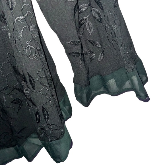 ROZ & ALI | NWT BLACK FLORAL EMBROIDERED SHEER TOP - Picture 4 of 11
